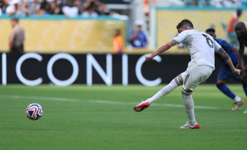 罗马诺：米兰和戴维没接触，球员经纪人否认所有冬窗离队传闻