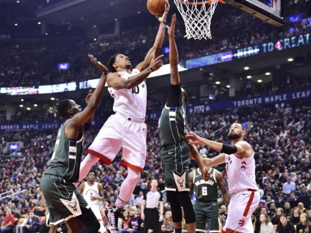 一个激动人 一个激动人